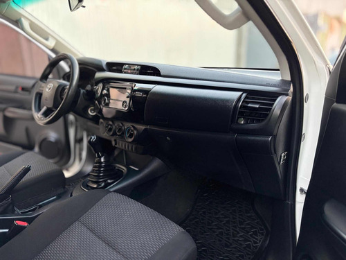 Toyota Hilux 2.7 Cabina Doble Sr Mt
