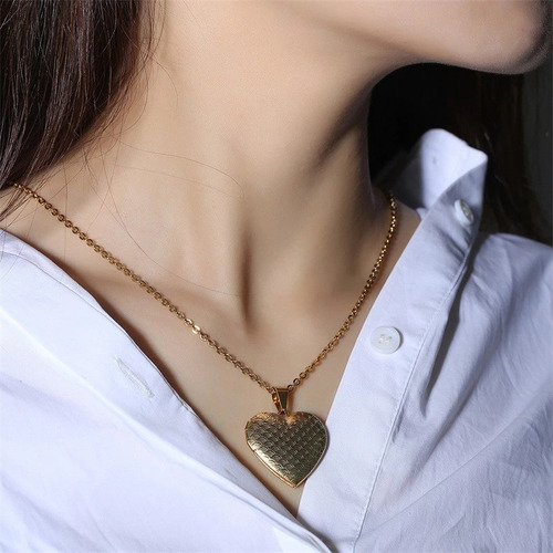 Collar Medallon Relicario Corazon Repujado