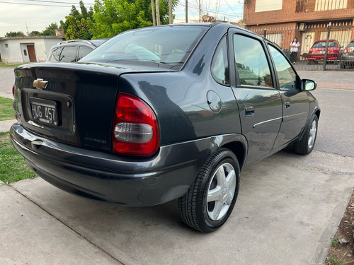 Chevrolet Corsa Classic 1.6 Gl Aa 4P