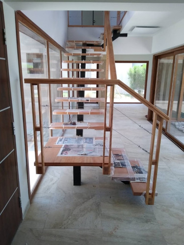 Imagen 2 de 5 de Carpinteria - Escaleras - Muebles A Medida - Carpintero