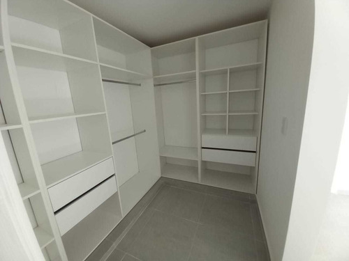 Amplio Duplex En Venta En Greenville Ii