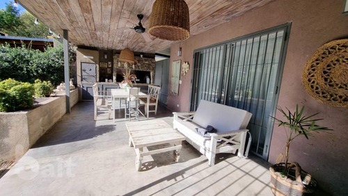 Venta De Casa Con 3 Dormitorios Y Pileta En Un Housing En Villa Allende, Apta Credito!!.