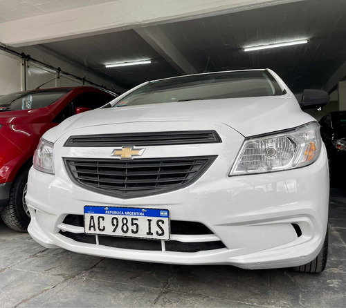 Imagen 2 de 8 de Chevrolet Onix 2018 1.4 Joy Ls + 98cv
