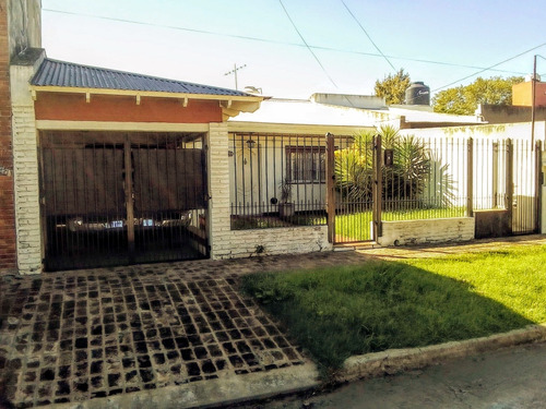 Vendo O Permuto Casa Con Monoambiente Lindero Incluído Burza