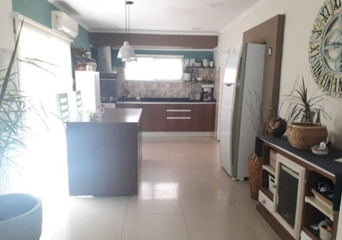 Imagen 4 de 10 de Casa Cuatro Dormitorios Con Piscina