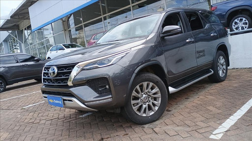 Toyota Hilux SW4 2.8 D-4D TURBO DIESEL SRX 7L 4X4 AUTOMÁTICO