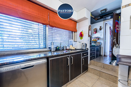 Venta De Casa De 6 Amb, Gge P/2 Autos Y Patio Quincho Pil