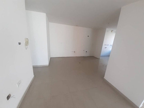 Vende Apartamento Urb. Valle Blanco, Res. Orión