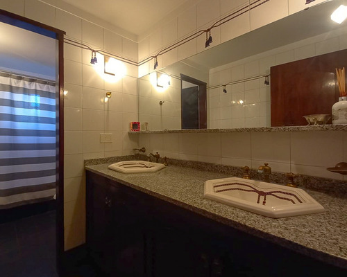 Venta Casa 5 Ambientes Con Jardin Y Pileta En Castelar Cod5970