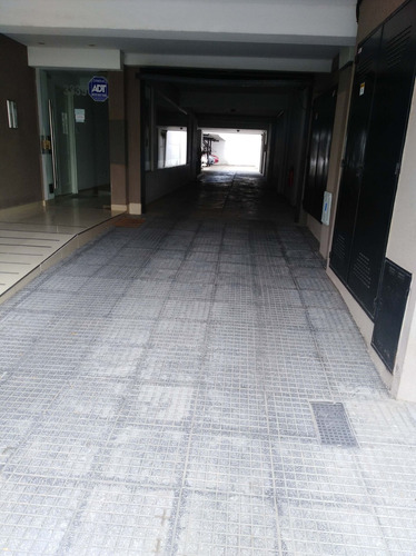 Imagen 2 de 8 de Cochera Cubierta Grande En Pb-15 M2-oportunidad!!!