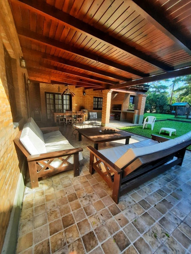 En Venta Casa De 4 Dorm.con Pileta En Country Del Golf Viejo