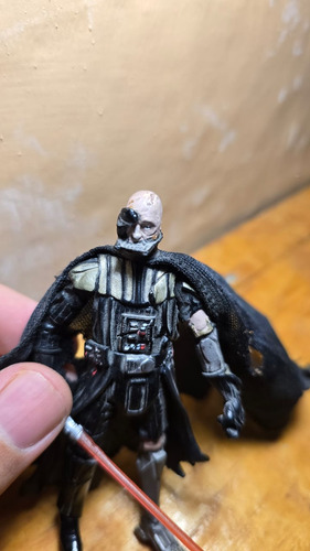 Figura Darth Vader Battle Damage 2007 (Usado)