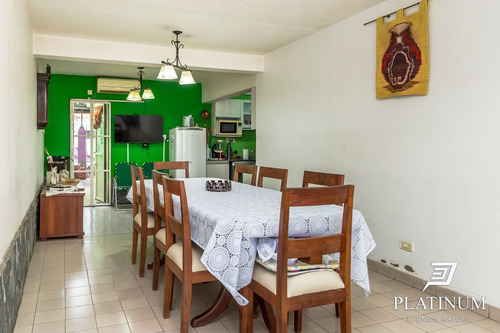 Casa En Venta De 3 Dormitorios C/ Cochera En San Carlos