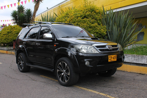 Toyota Fortuner 3.0 Sr5 Diésel 4x4 At