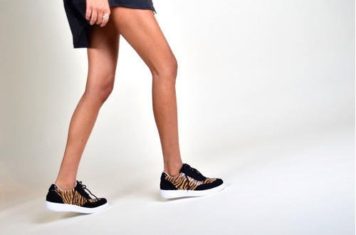Zapatillas Urbanas De Mujer De Cuero Crom - Ferraro