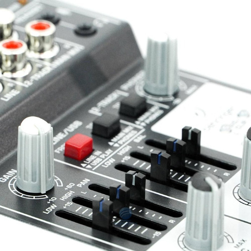 Consola Behringer 302usb Xenyx 5 Entradas Interfaz Usb