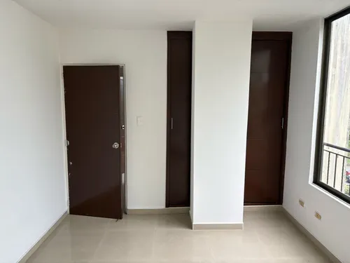 Edificio En Venta En El Ingenio Iii. Cod V8562