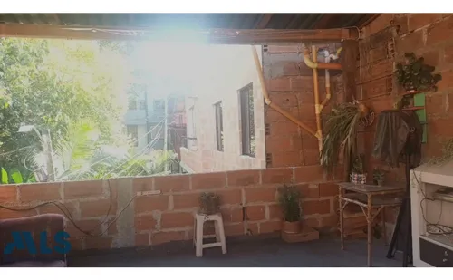 Casa 3 Niveles En Unidad Abierta(mls#253402)