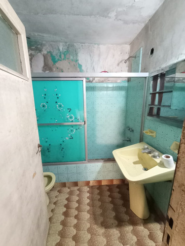 Casa De 3 Ambientes A Refaccionar. Oportunidad!!!