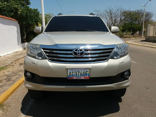 Imagen 2 de 15 de Toyota Fortuner Sr