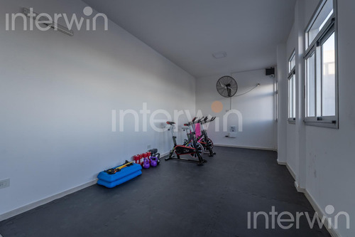 Departamento De 2 Ambientes Con Patio En Caballito - Venta -
