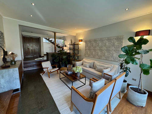 Casa Remodelada En El Arrayan / Lo Barnechea