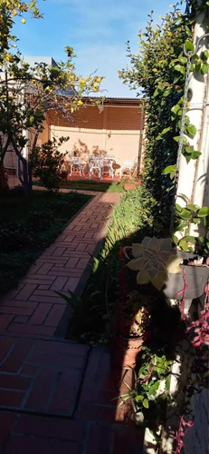 Casa En Venta - 3 Dormitorios 3 Baños - 400mts2 - Azul
