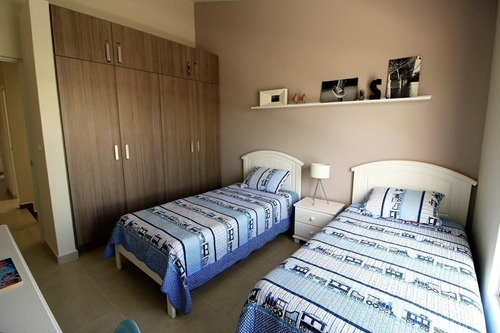 En Venta Casa En Sonterra, 3 Recamaras, Jardín, Estacionamiento Techado, Lujo