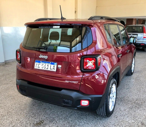 Imagen 8 de 13 de Jeep Renegade Sport