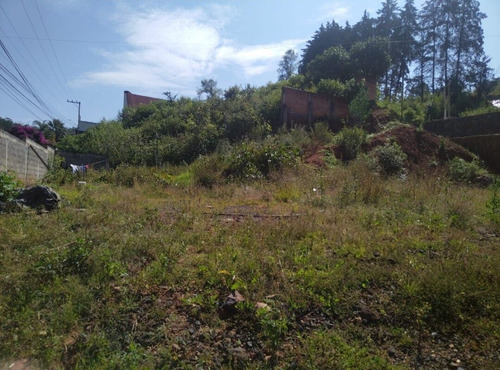 Se Vende Terreno En Pátzcuaro, 11x33 Frente A La Uvaq, Sobre Abarca