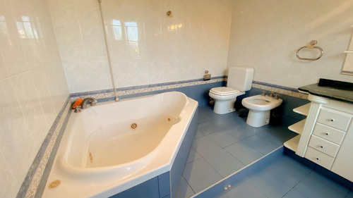 Chalet En Venta En El Barrio Stella Maris, Mar Del Plata
