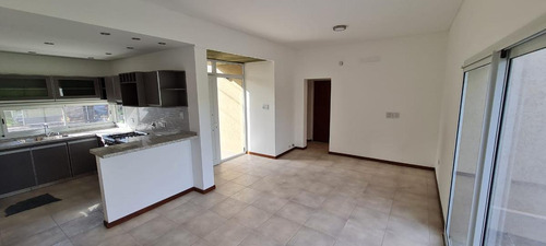 Imagen 9 de 30 de Excelente Casa De 2 Dormitorios En Venta A Estrenar En Tierra De Sueños 1. Roldan Y Funes.