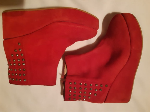 Botas Cortas Rojas Con Tachas Nro 35
