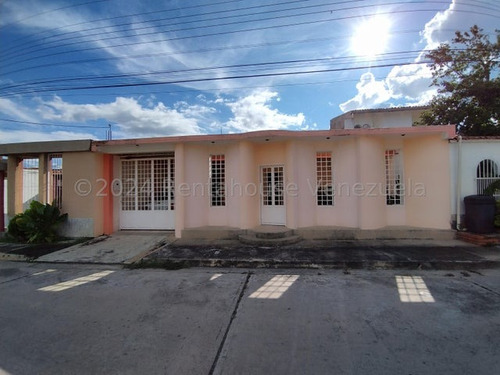 Casa En Venta Urb Corinsa, Cagua 24-28122 Hc