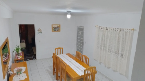 Casa Com 3 Quartos, 2 Banheiros, Salão De Festas Com Churrasqueira, Copa Cozinha, Sala Ampla E Edicula