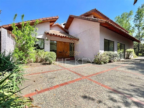 Imagen 2 de 25 de Amplia Casa Con Piscina En Venta De 6 Dormitorios - La Reina