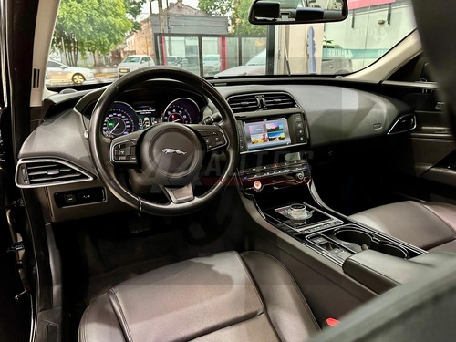 Jaguar XE 2.0 Pure