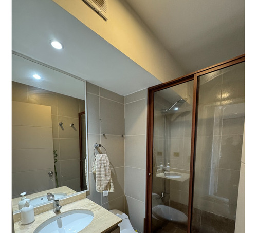 Bello Departamento Remodelado Con Terraza Cerrada