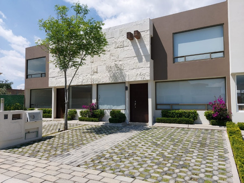 Imagen 2 de 15 de Venta De Hermosa Casa Nueva Con Amplio Jardín A 15 Min De Galerías Metepec