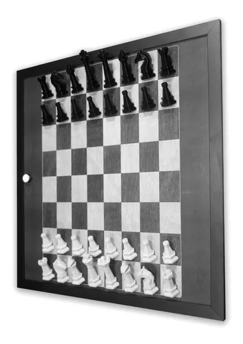 Conjunto de xadrez de xadrez internacional montado na parede