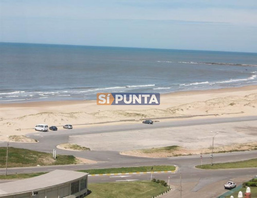 Imagen 1 de 25 de A Pasos Del Mar