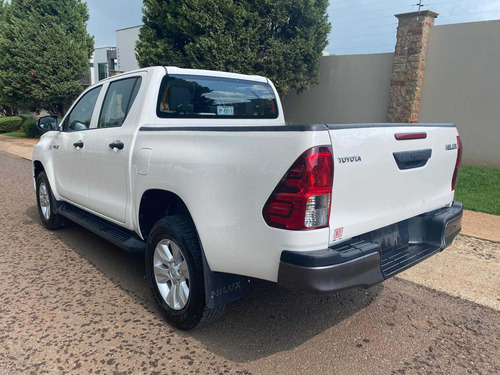 Imagen 5 de 12 de Toyota Hilux 2020 2.7 Cabina Doble Sr Mt