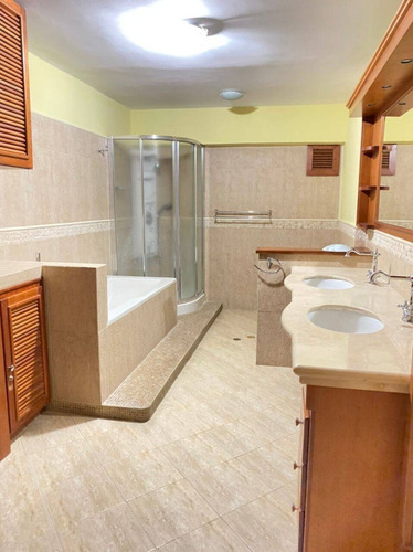 Imagen 12 de 17 de Remax Infinity Vende Bello Apartamento Dúplex En Altos Del Parral 136386 Frances Mijares 04144990396
