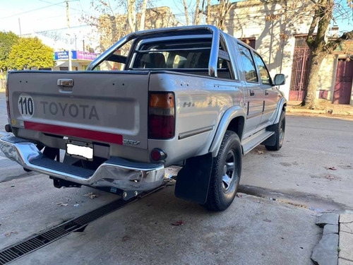 Imagen 4 de 8 de Toyota Hilux Srv 2004 254000km Reales Tatomacaya