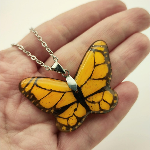 Imagen 2 de 5 de Collar Mariposa Monarca