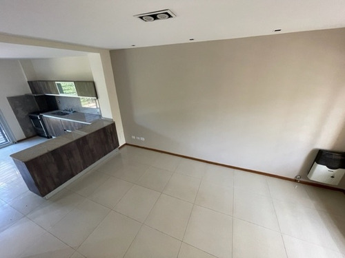 Imagen 4 de 13 de Venta- Duplex Con Jardín Y Parrilla Privada !