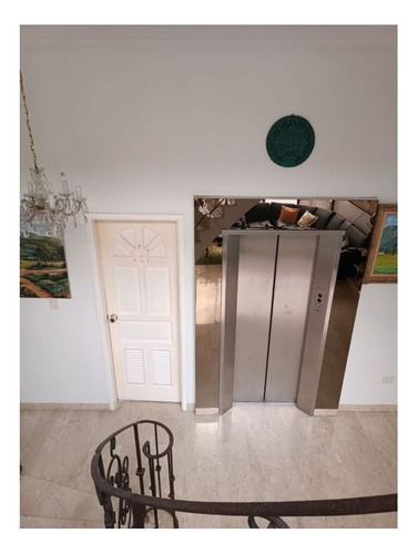 Espectacular Casa En Venta Estilo Georgiano La Tahona 598.000$