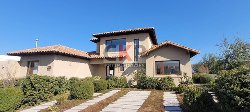 Casa Estilo Chilena En Condominio
