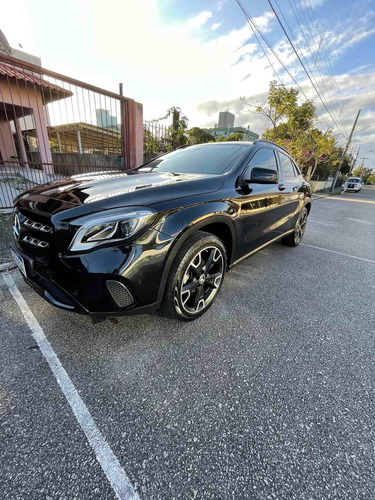 Imagem 2 de 12 de Mercedes-benz Classe Gla 2019 1.6 Night Turbo Flex 5p