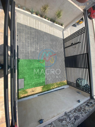 Casa En Venta En Col. Lazaro Cardenas De 2 Niveles Y Con Alberca